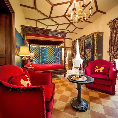 Chateau La Tour Carnet
