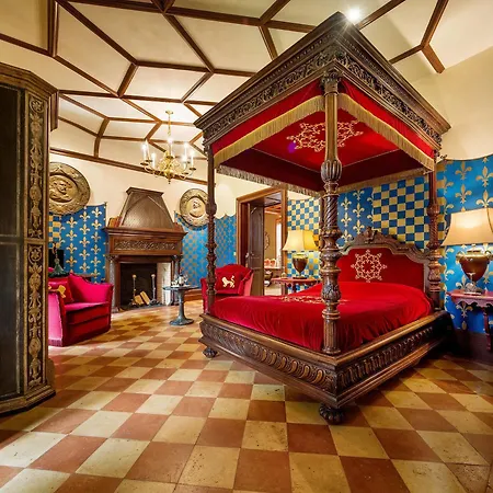 Chateau La Tour Carnet 住宿加早餐酒店 3*