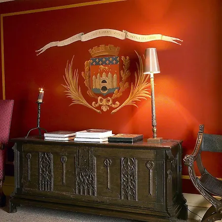 Chateau La Tour Carnet