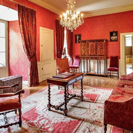 Chateau La Tour Carnet 3*