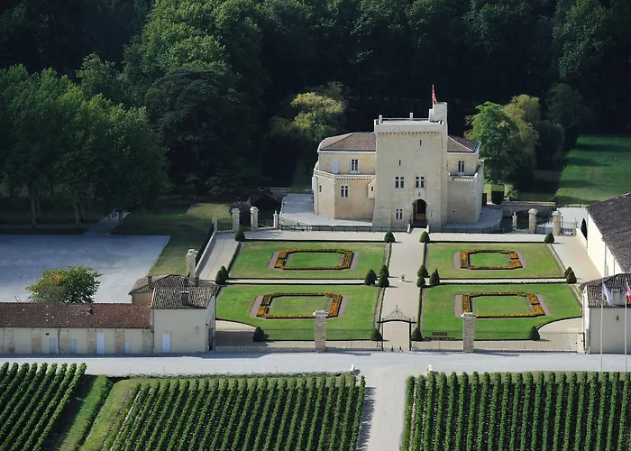 Alojamento de Acomodação e Pequeno-almoço Chateau La Tour Carnet